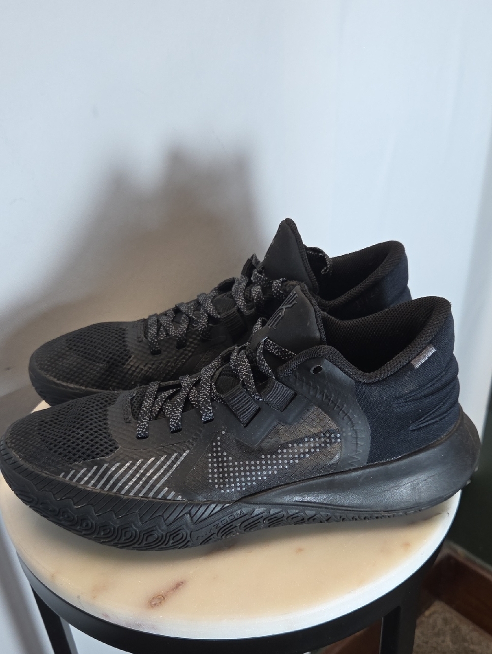 Nike Kyrie Flytrap V Black Mesh Basketball Sneakers Size 8